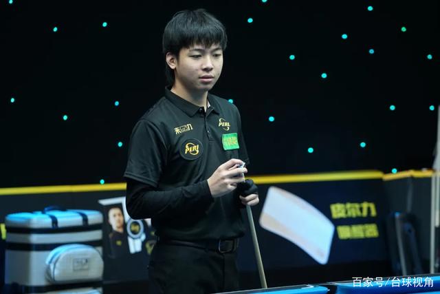 向他们倾斜 向他们倾斜